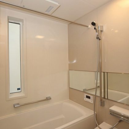 タカラシステムバス　磁器床タイル　アクリル人大保温浴槽　浴室換気乾燥機　ワイドミラー
